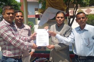 A reward of 25 paise was placed on the MP and DM, causing a stir in the administration - the officers who reached the spot were sent back