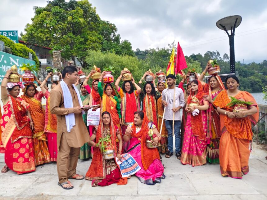 Shrimad Bhagwat Katha started with a grand Kalash Yatra in Bhakti Dham