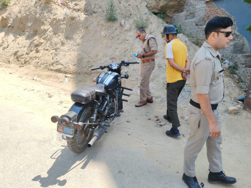 Almora police take major action under Operation Prahar, remove black film, seize vehicles with retro silencers