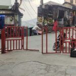 The Municipal Corporation's welcome gate, built at a cost of Rs 2.50 lakh, broke down, raising questions about its quality.