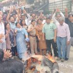 Congress protests against doctors' transfers; effigies of the Chief Minister and Health Minister burned.